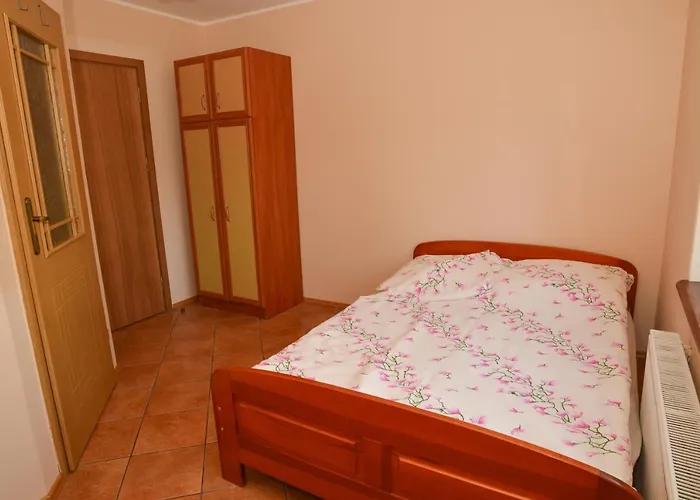 I U Reni Деревянный коттедж