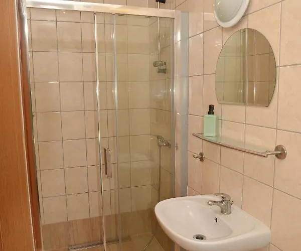 Деревянный коттедж I U Reni